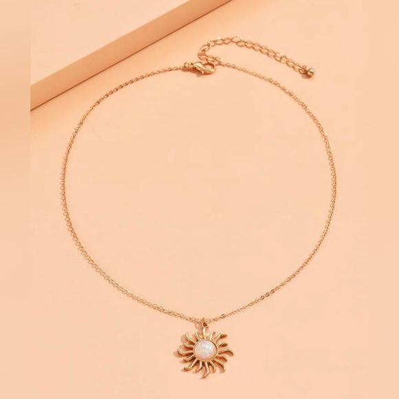 ❤️Sun Charm Necklace - Picture 3 of 7